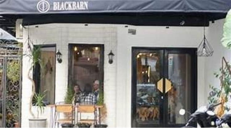 BlackBarn Café